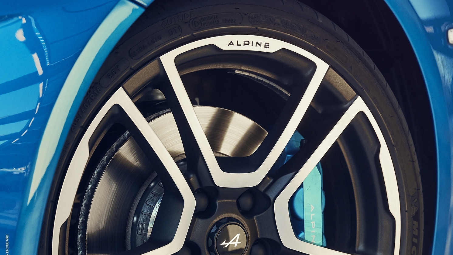 alpine-a110A110_DETAILS_16_1600x900