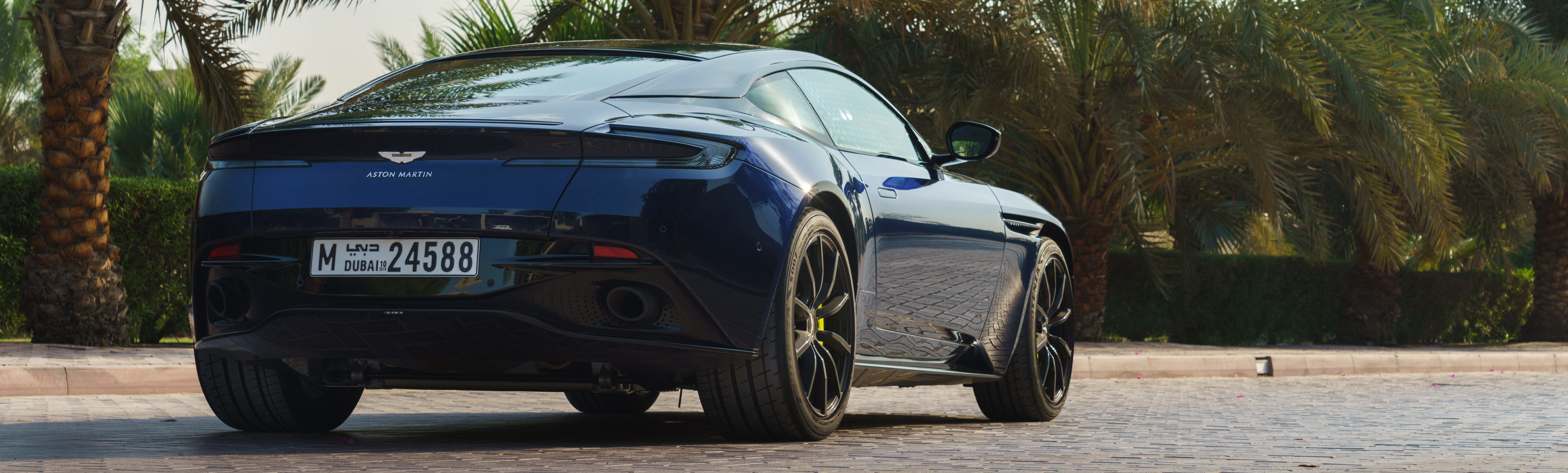 Aston Martin DB11 AMR Aston Martin DB11 AMR