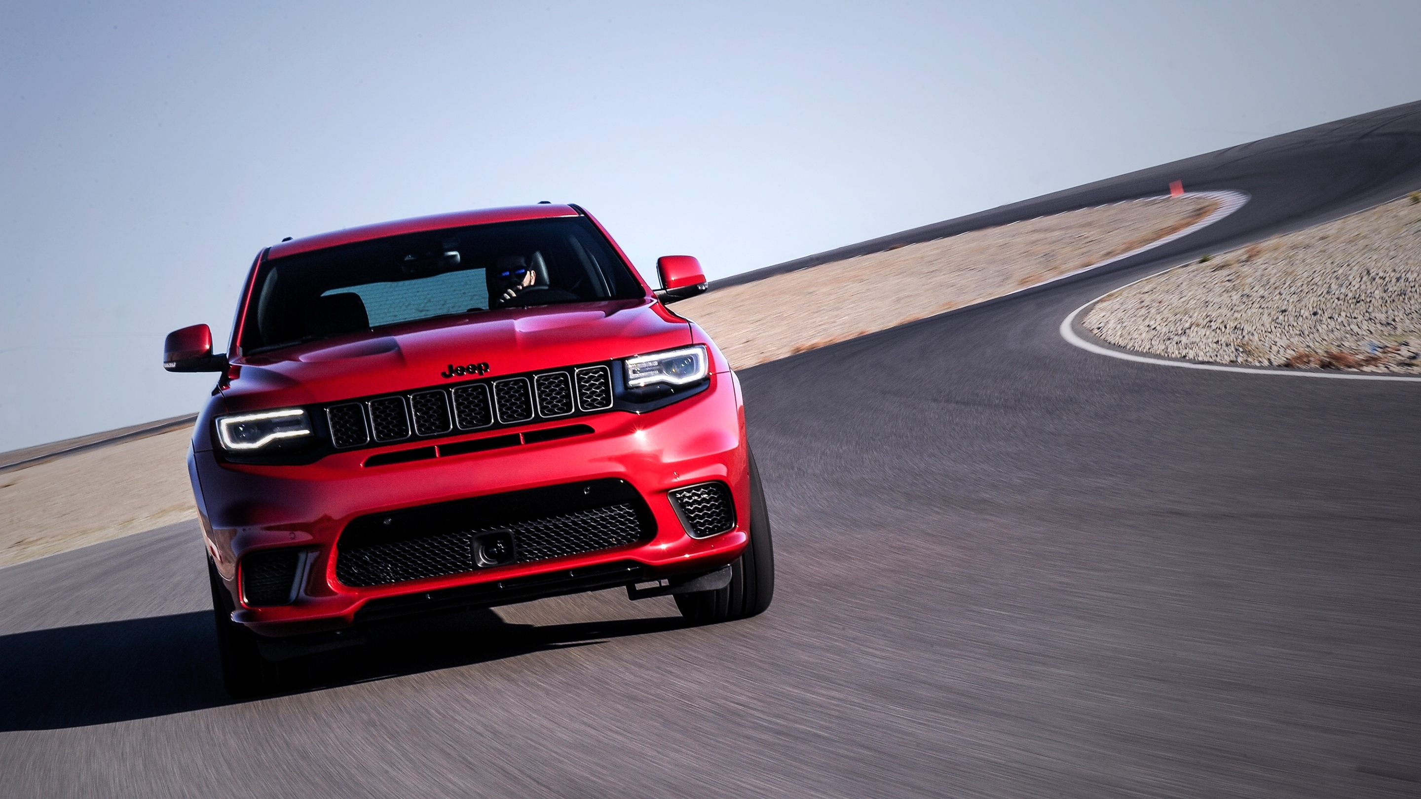 jeep-grancherokeetrackhawk171111_DIMS_Jeep-Grand-Cherokee-Trackhawk_05