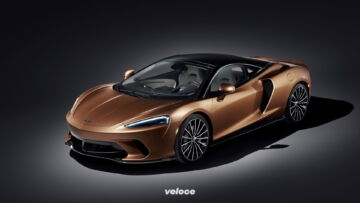 Grandi novità allo stand McLaren con la nuova GT, la gran turismo a motore centrale da 570 litri di bagagliaio e oltre 320 km/h di velocità massima e la 600 LT Spider, la speciale supercar da track day a cielo aperto