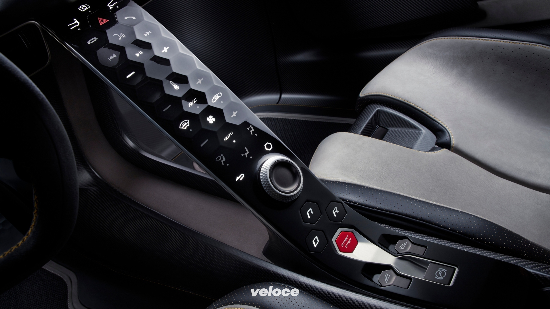 lotus-evija-2020-interni-consolle-00-201907