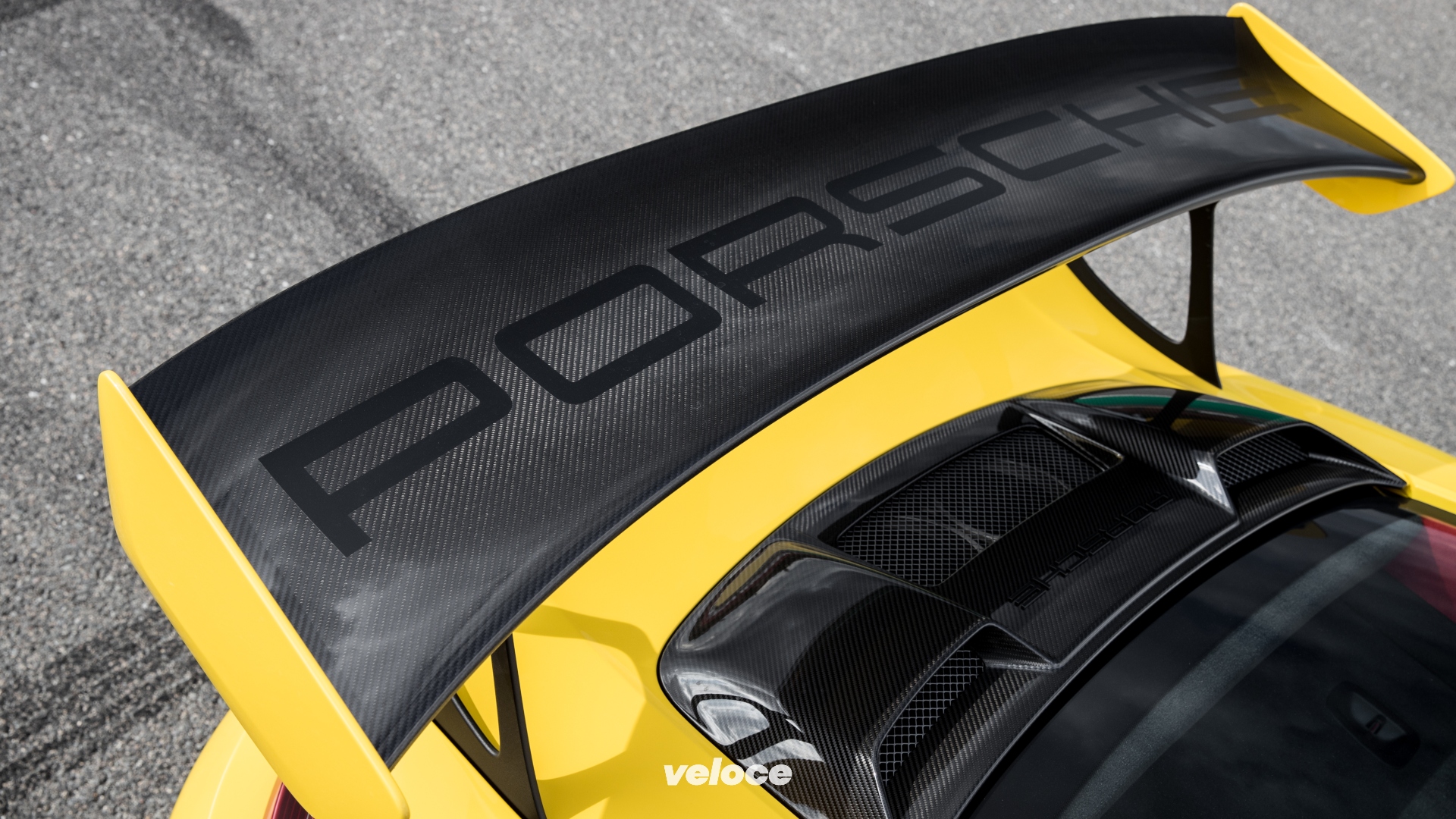 Porsche 911 GT2RS wing