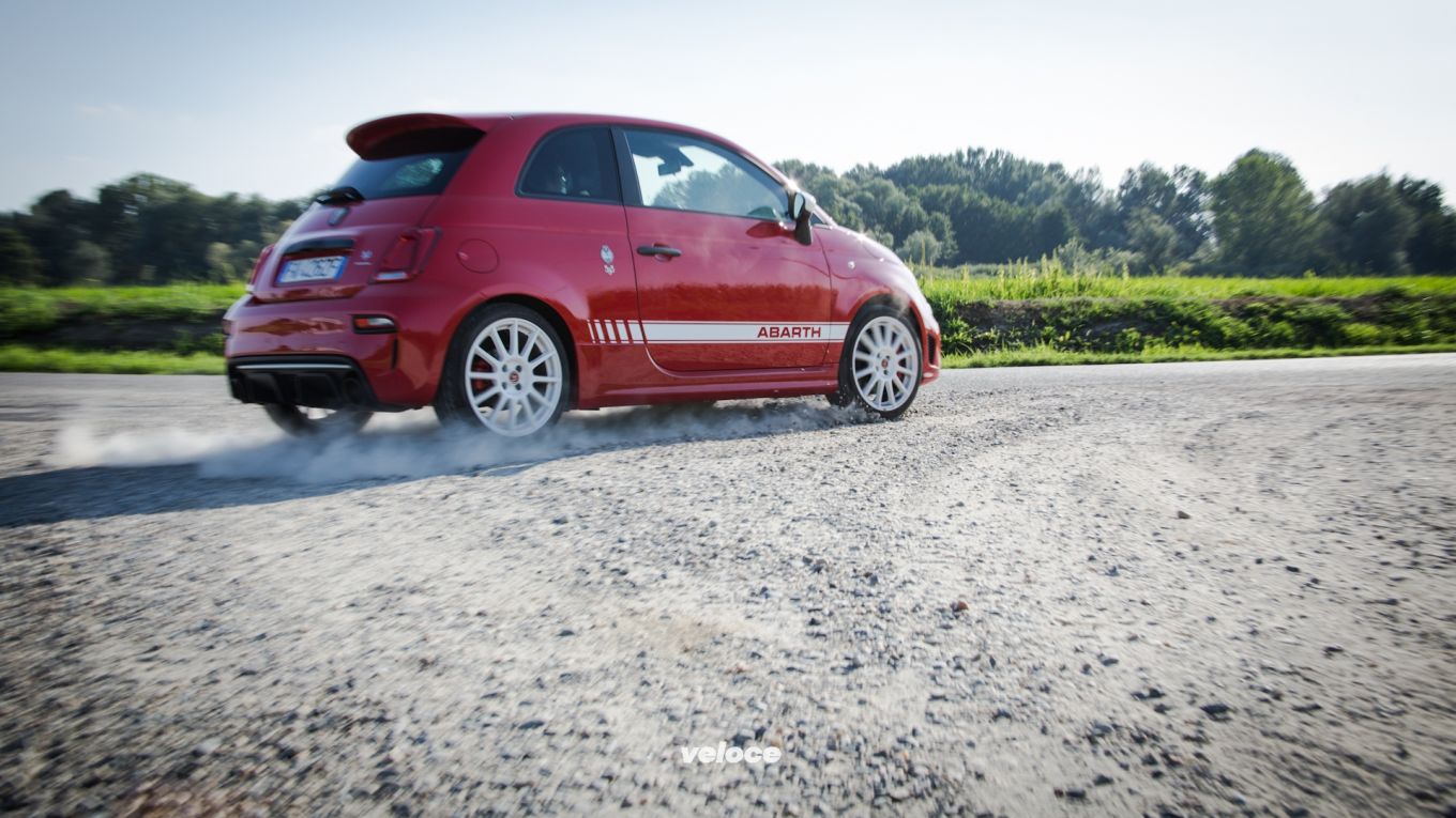 Abarth 595 esseesse: a spasso con lo scorpione Abarth 595 esseesse: a spasso con lo scorpione