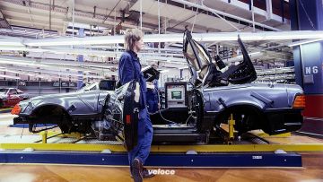 Mercedes-Benz SL der Baureihe R 129, Produktion. Aus Kapazitätsgründen wird erstmals eine SL-Baureihe im Werk Bremen gebaut. Die Vorgänger rollen in Sindelfingen vom Band. Foto aus dem Jahr 1989.Mercedes-Benz SL of the R 129 model series, production. For capacity reasons, an SL model series is built in the Bremen plant for the first time. The predecessors rolled from the production line in Sindelfingen. Photo from 1989.