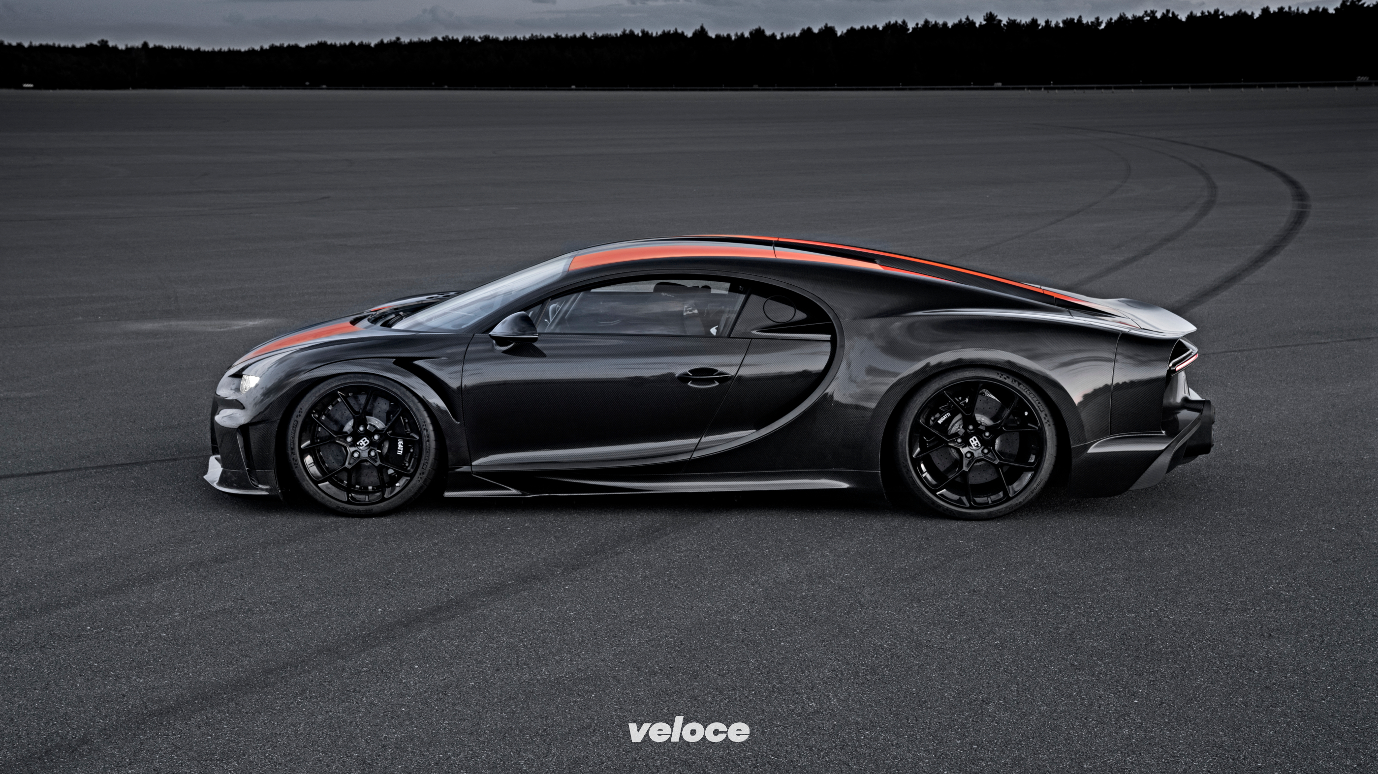 Bugatti Chiron Prototype hits 300 mph