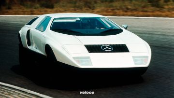Mercedes-Benz C 111 der ersten Version bei Versuchsfahrten auf dem Hockenheimring, 1969.First-version Mercedes-Benz C 111 during test drives at Hockenheimring, 1969.