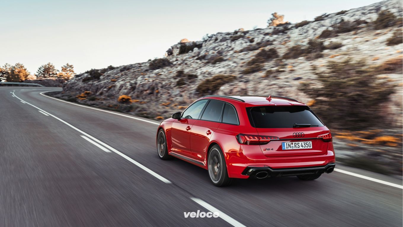 Tecnologia e look da RS6 per la nuova Audi RS4 Tecnologia e look da RS6 per la nuova Audi RS4