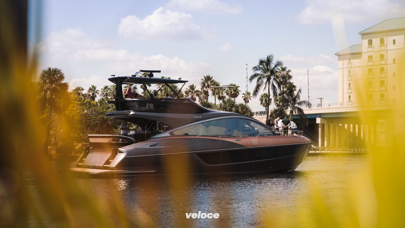 Lexus LY 650: lusso oltre la strada Lexus LY 650: lusso oltre la strada
