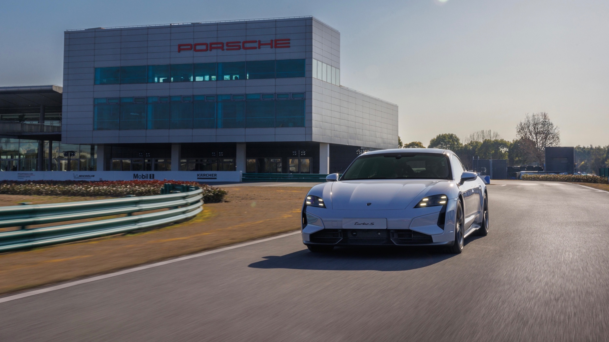 Porsche-Taycan-2024-prezzo-prestazioni-19