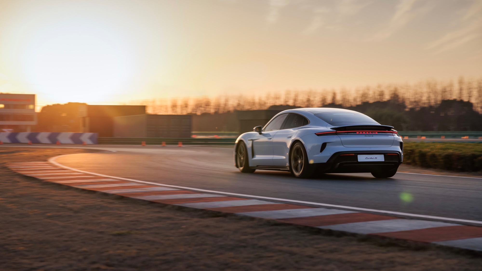 Porsche-Taycan-2024-prezzo-prestazioni-20