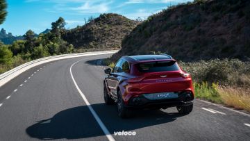 Aston Martin DBX_22