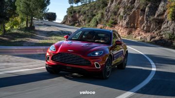 Aston Martin DBX_23