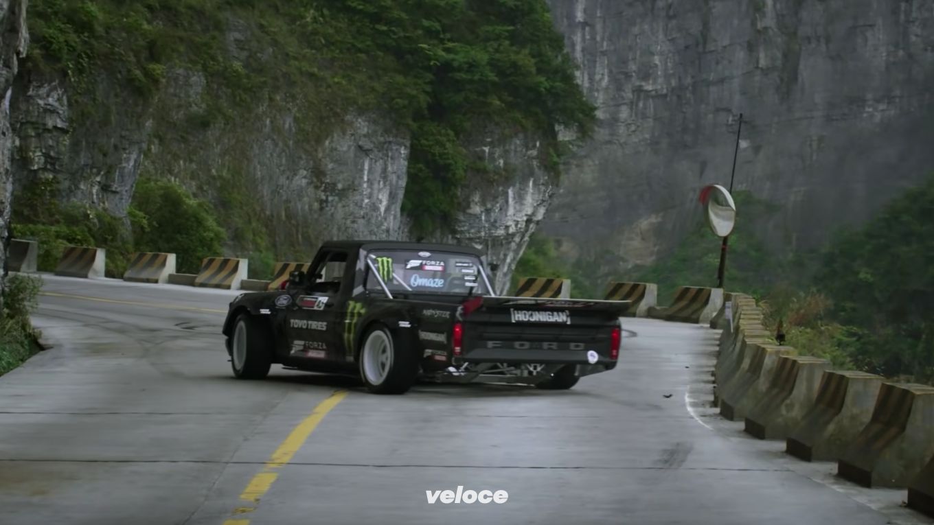 Climbkhana 2: Ken Block di traverso sul Tianmen Climbkhana 2: Ken Block di traverso sul Tianmen