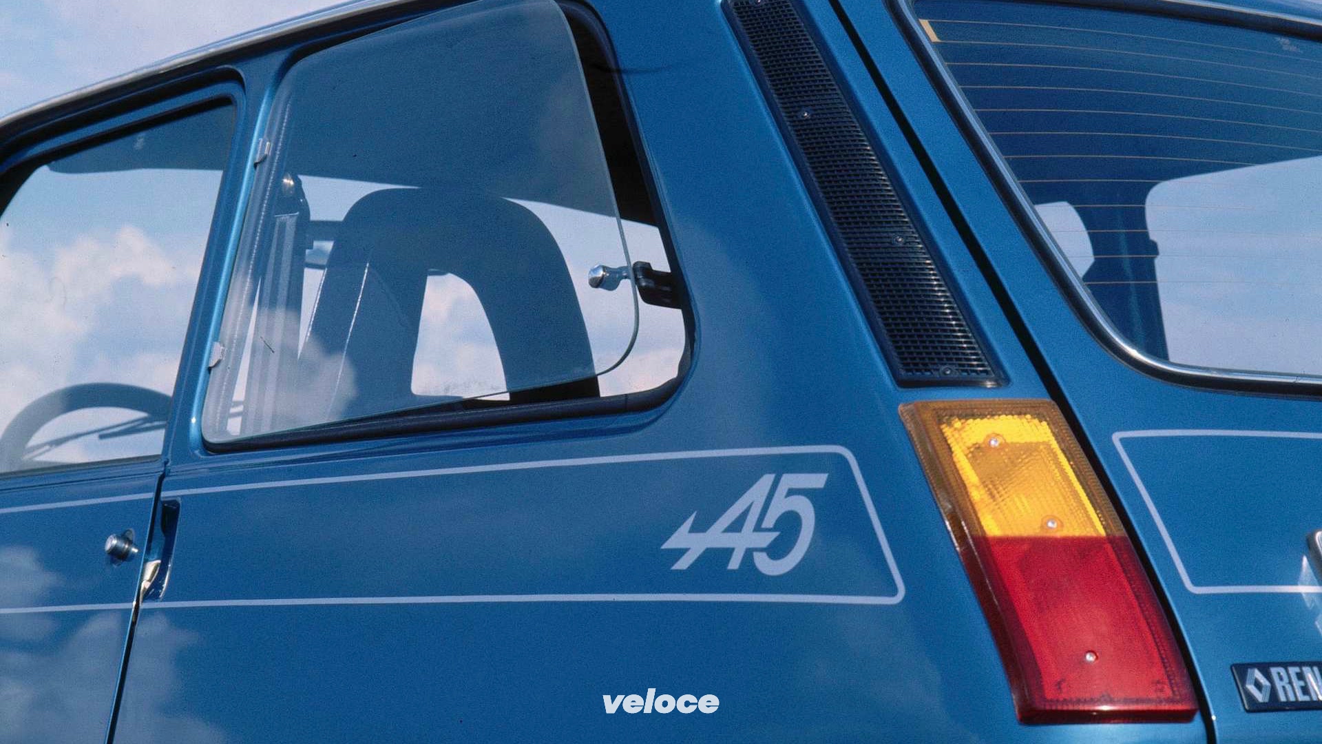 renault-5-alpine-1976-badge