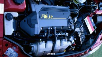 renault-clio-16v-motore renault-clio-16v-motore
