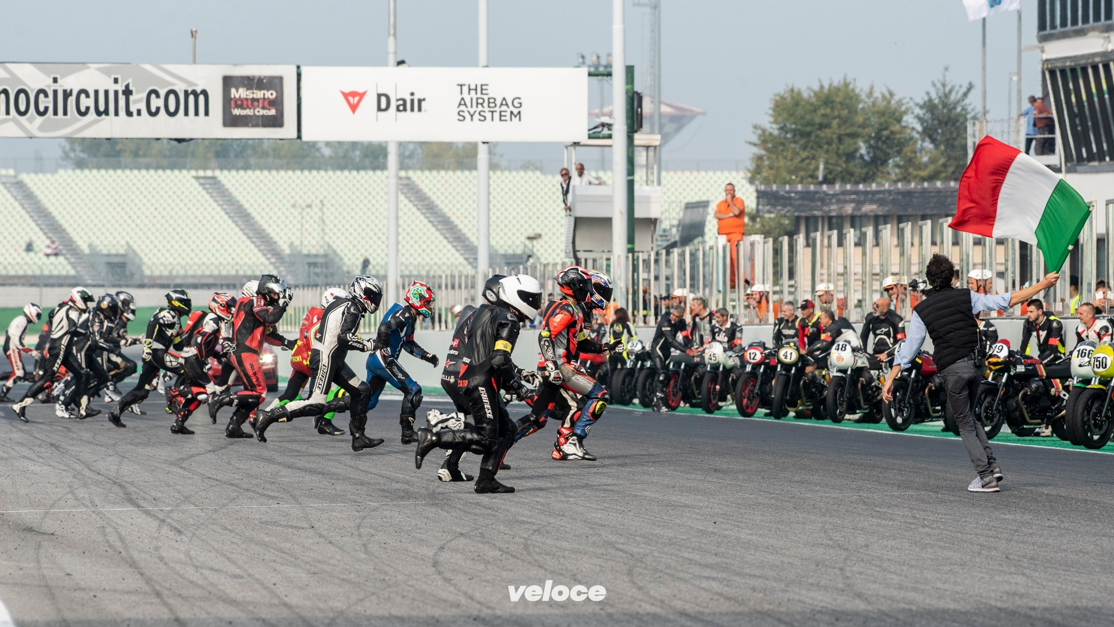 03 Moto Guzzi Fast Endurance 2019 - start 03 Moto Guzzi Fast Endurance 2019 - start