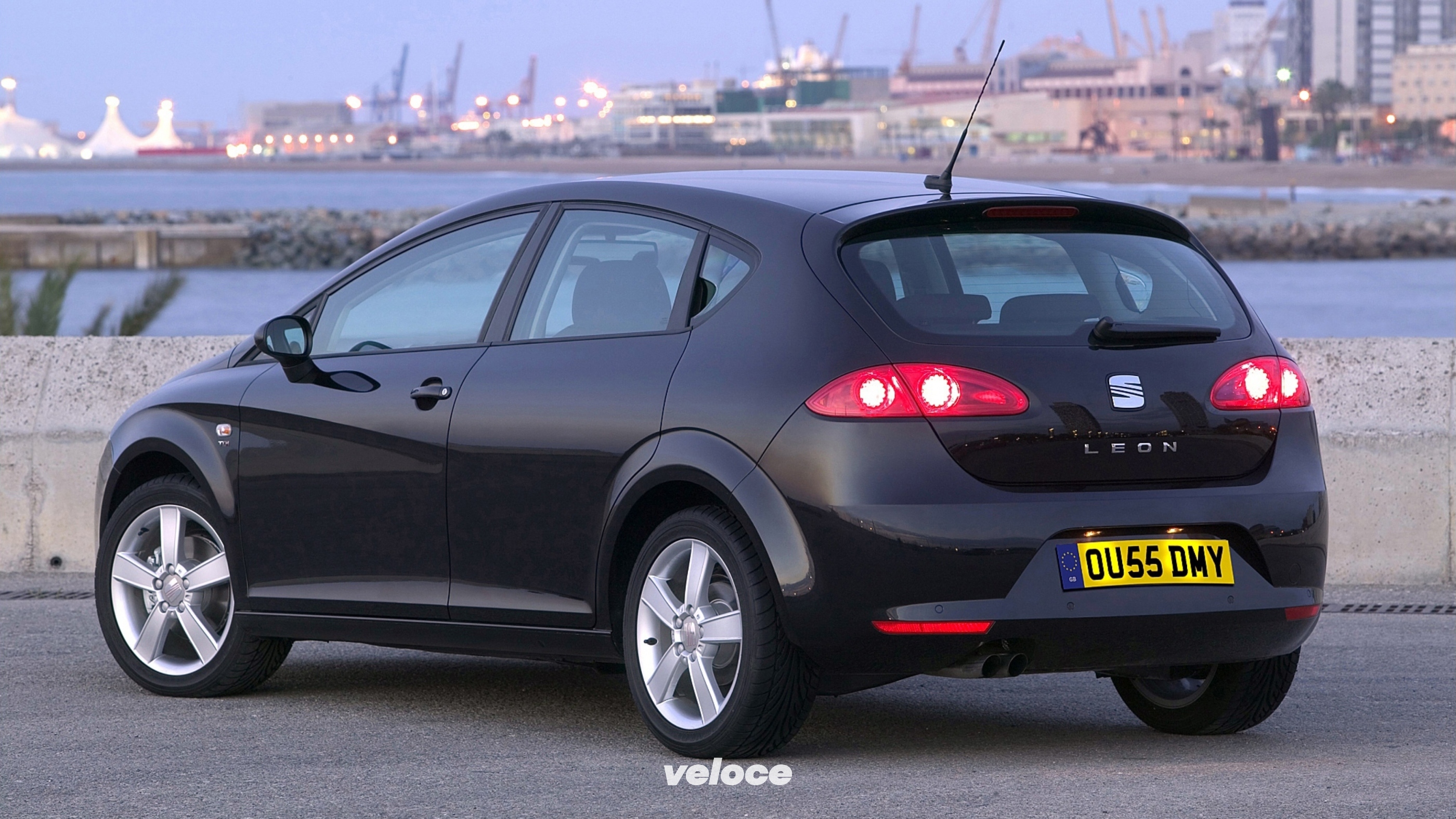 2005_SEAT_Leon-Medium-3215