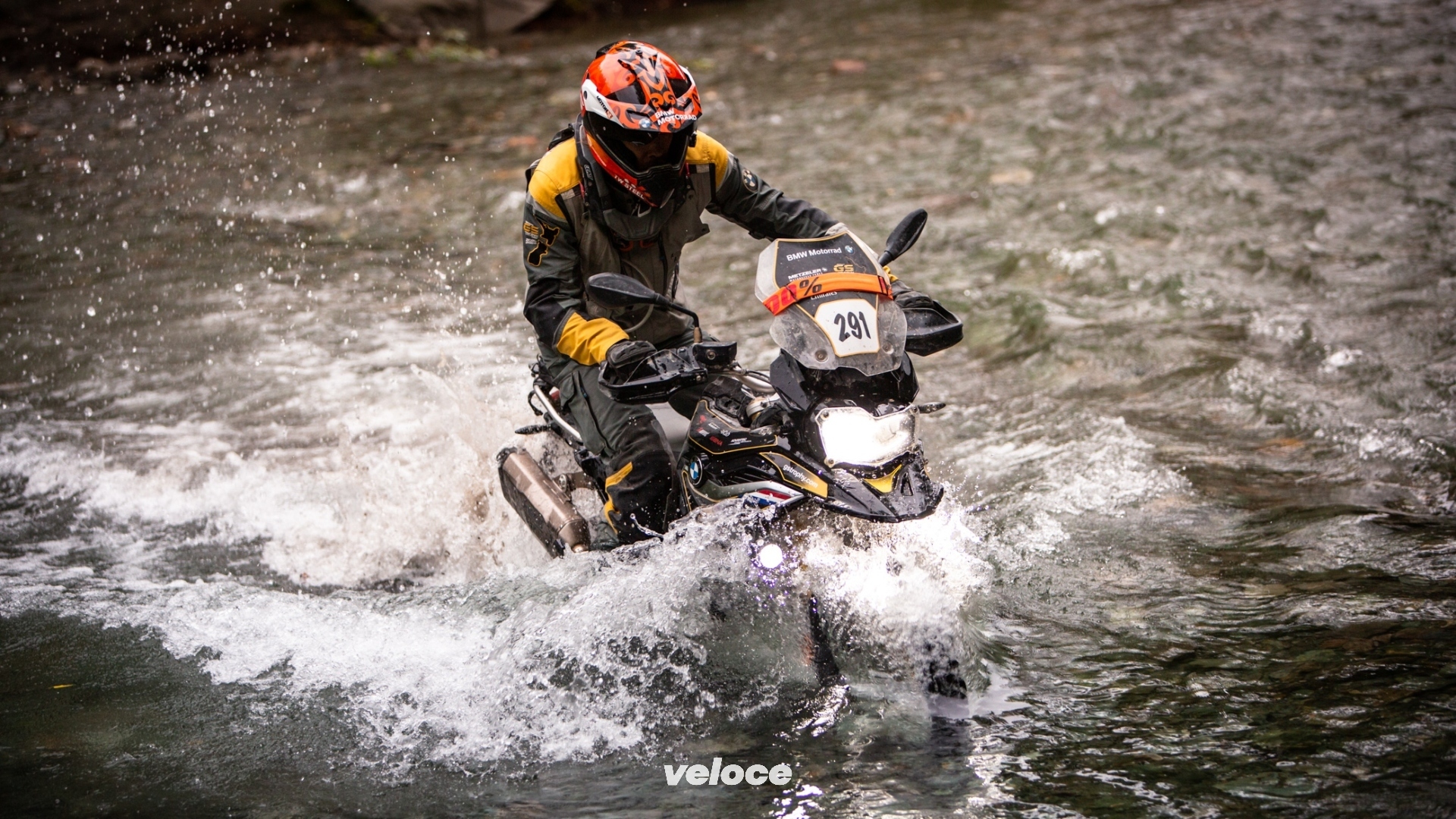BMW F 850 GS in action on METZELER KAROO 3 (3) BMW F 850 GS in action on METZELER KAROO 3 (3)