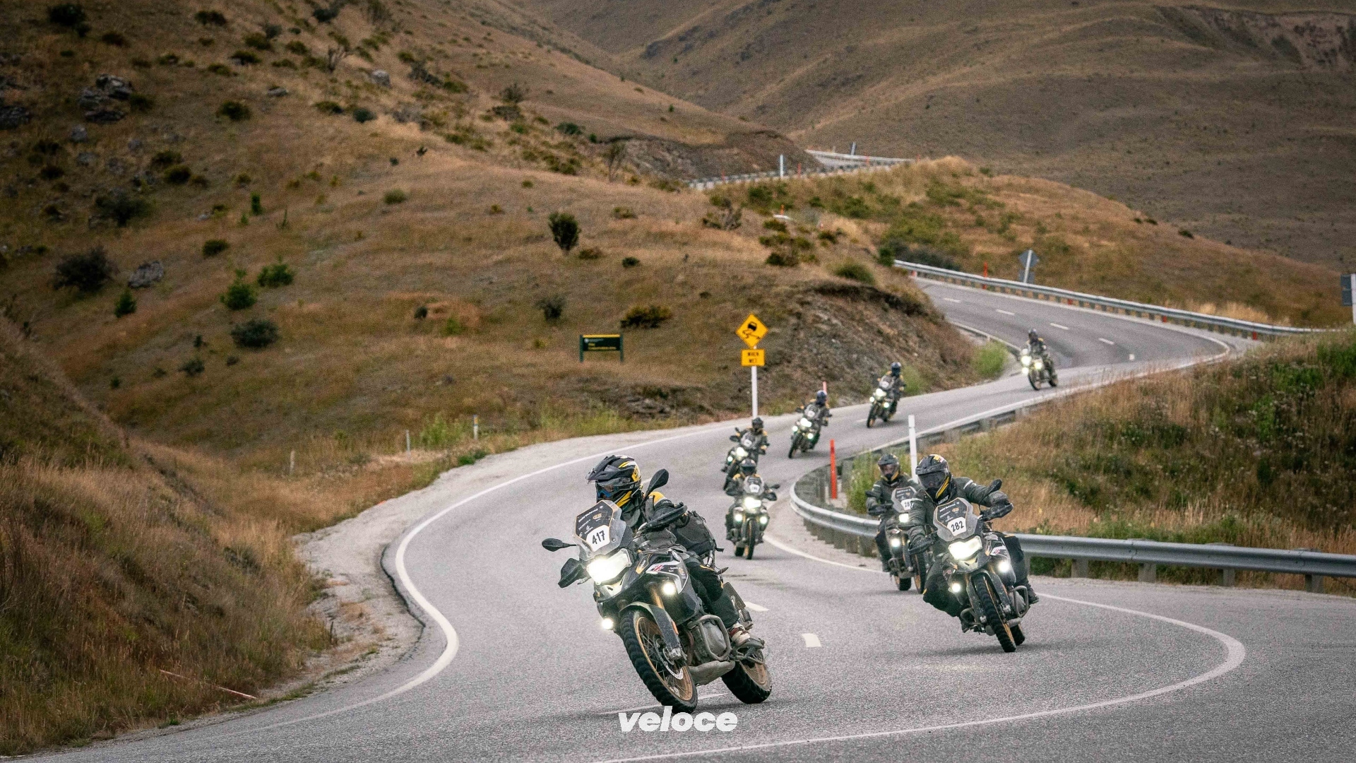 BMW F 850 GS in action on METZELER KAROO 3 (4) BMW F 850 GS in action on METZELER KAROO 3 (4)