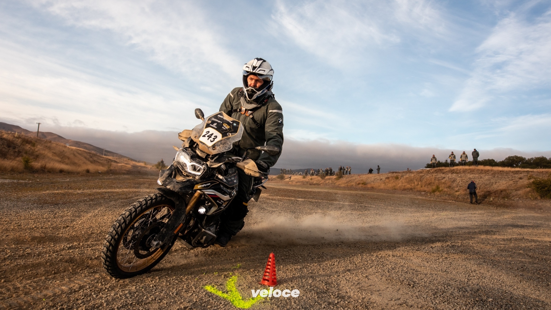 BMW F 850 GS in azione su METZELER KAROO 3 (5) BMW F 850 GS in azione su METZELER KAROO 3 (5)