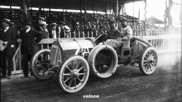 Vincenzo_Lancia_in_his_Fiat_at_the_1908_Targa_Florio_(3) (1) Vincenzo_Lancia_in_his_Fiat_at_the_1908_Targa_Florio_(3) (1)