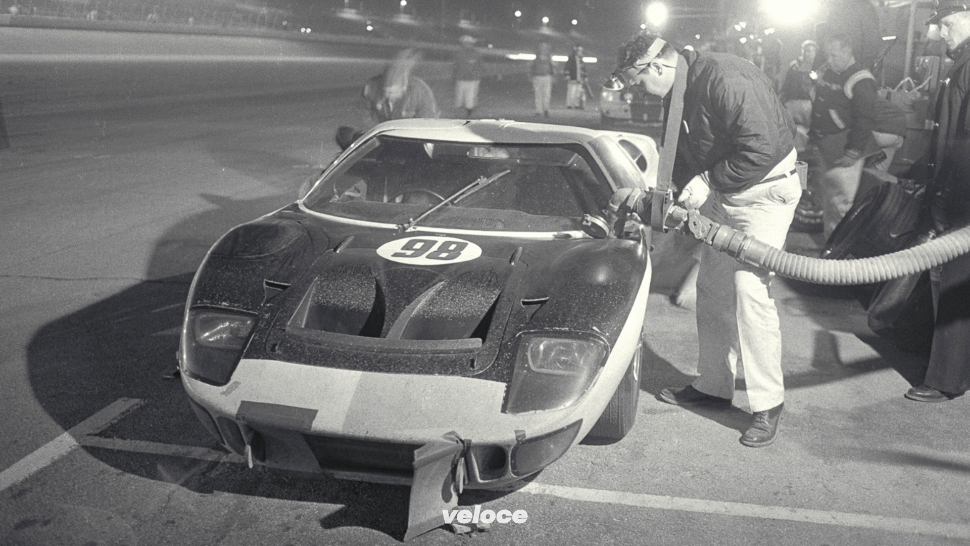 Шелби против феррари. Форд gt40 Леман Кен Майлз. Ford gt40 1966 Ken Miles. Ford gt40 Кена Майлза. Форд ГТ 40 Кена Майлза.