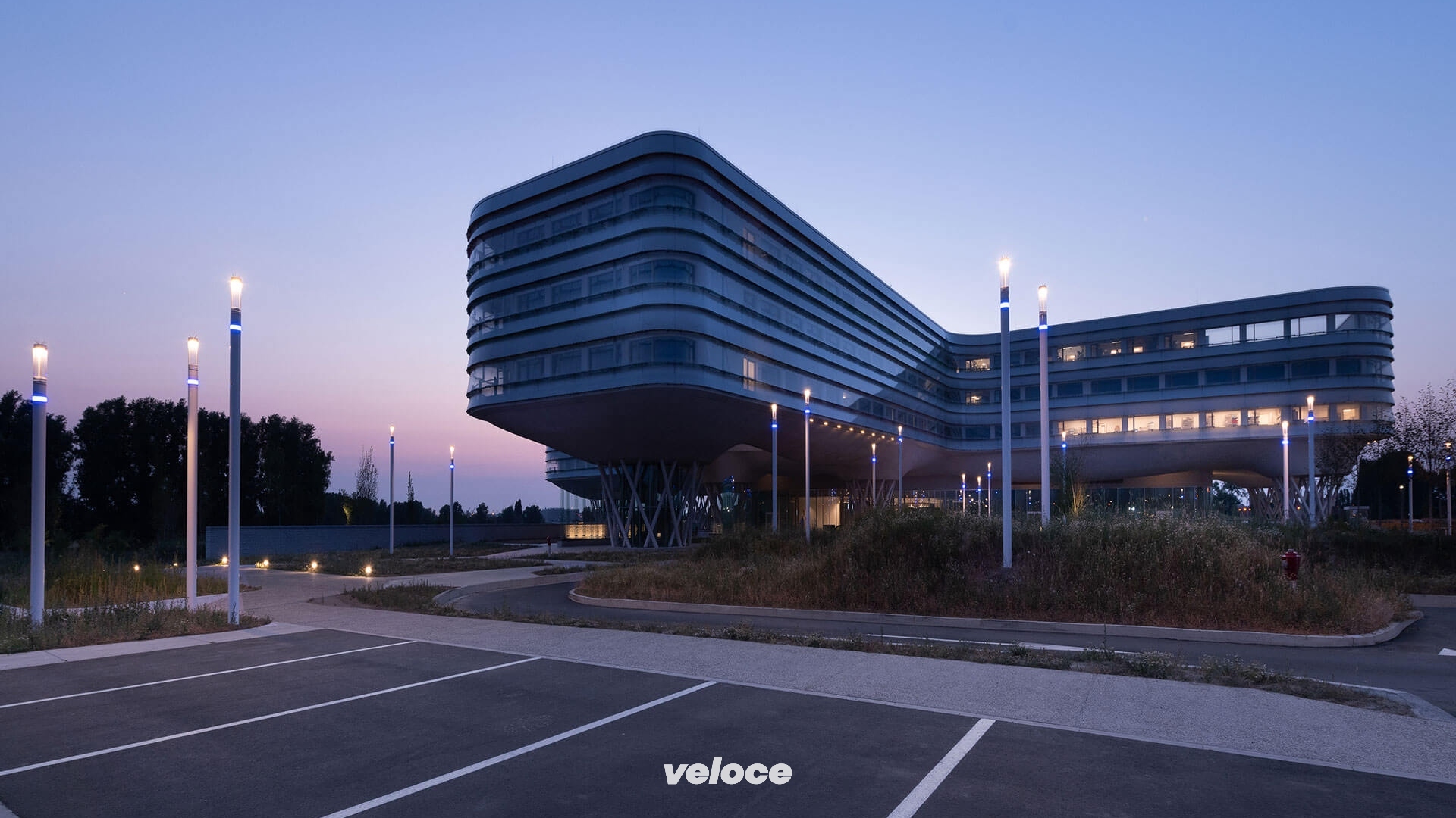 Shuffle, il lampione smart che ricarica le EV