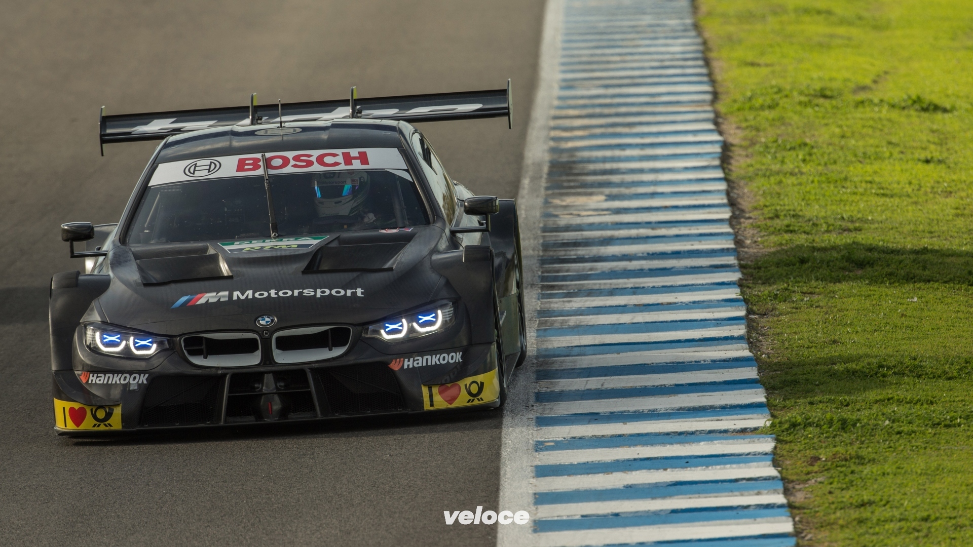 BMW-m4dtm-2