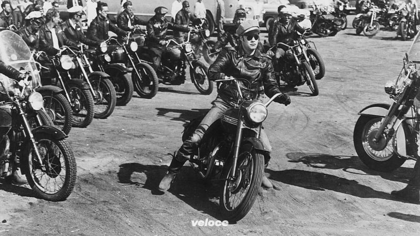 Due cilindri e una sella: l’essenza della moto Due cilindri e una sella: l’essenza della moto