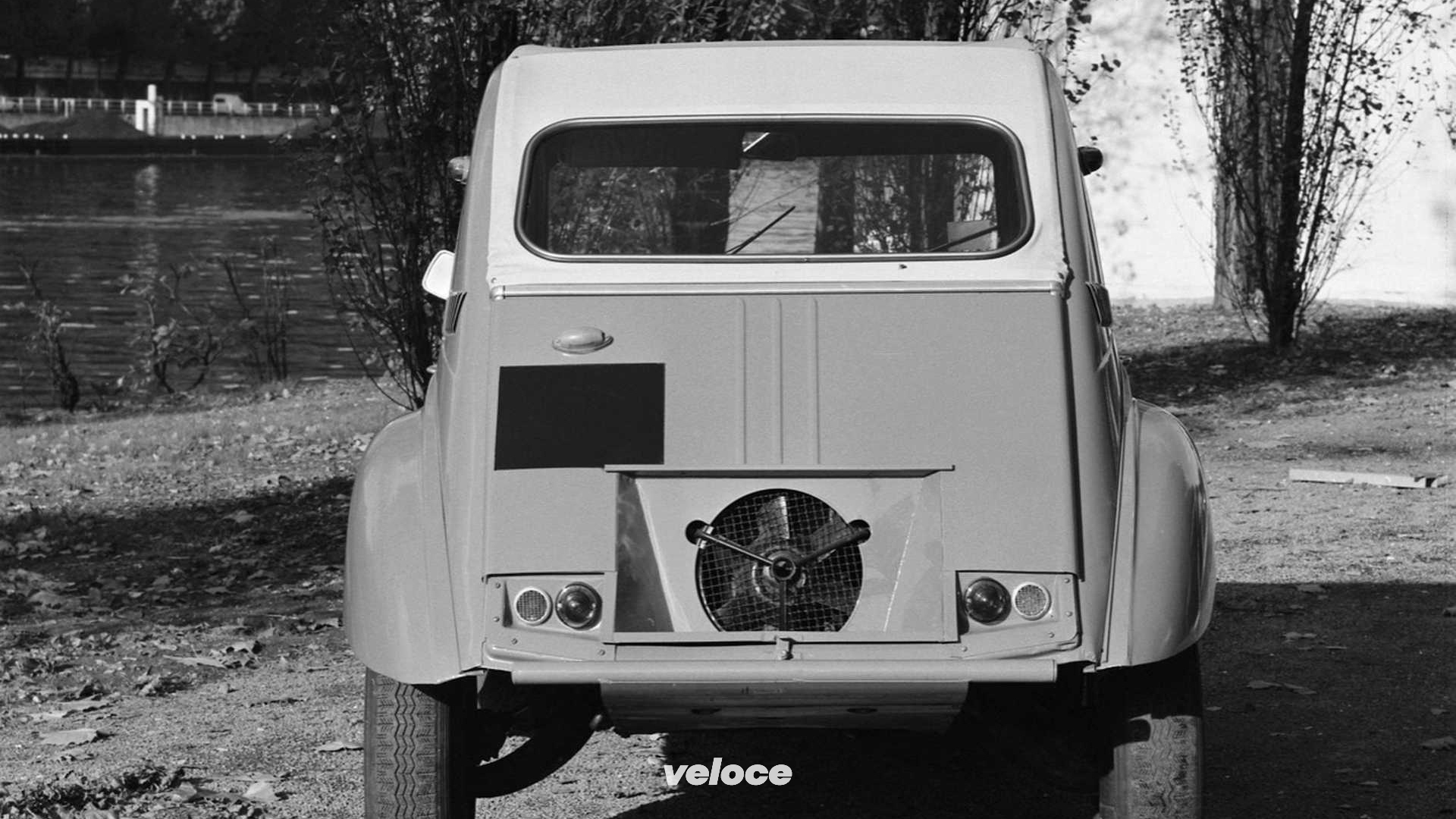 citroen_2cv_sahara_1960_bimotore_twin-engine_veloce_4 citroen_2cv_sahara_1960_bimotore_twin-engine_veloce_4