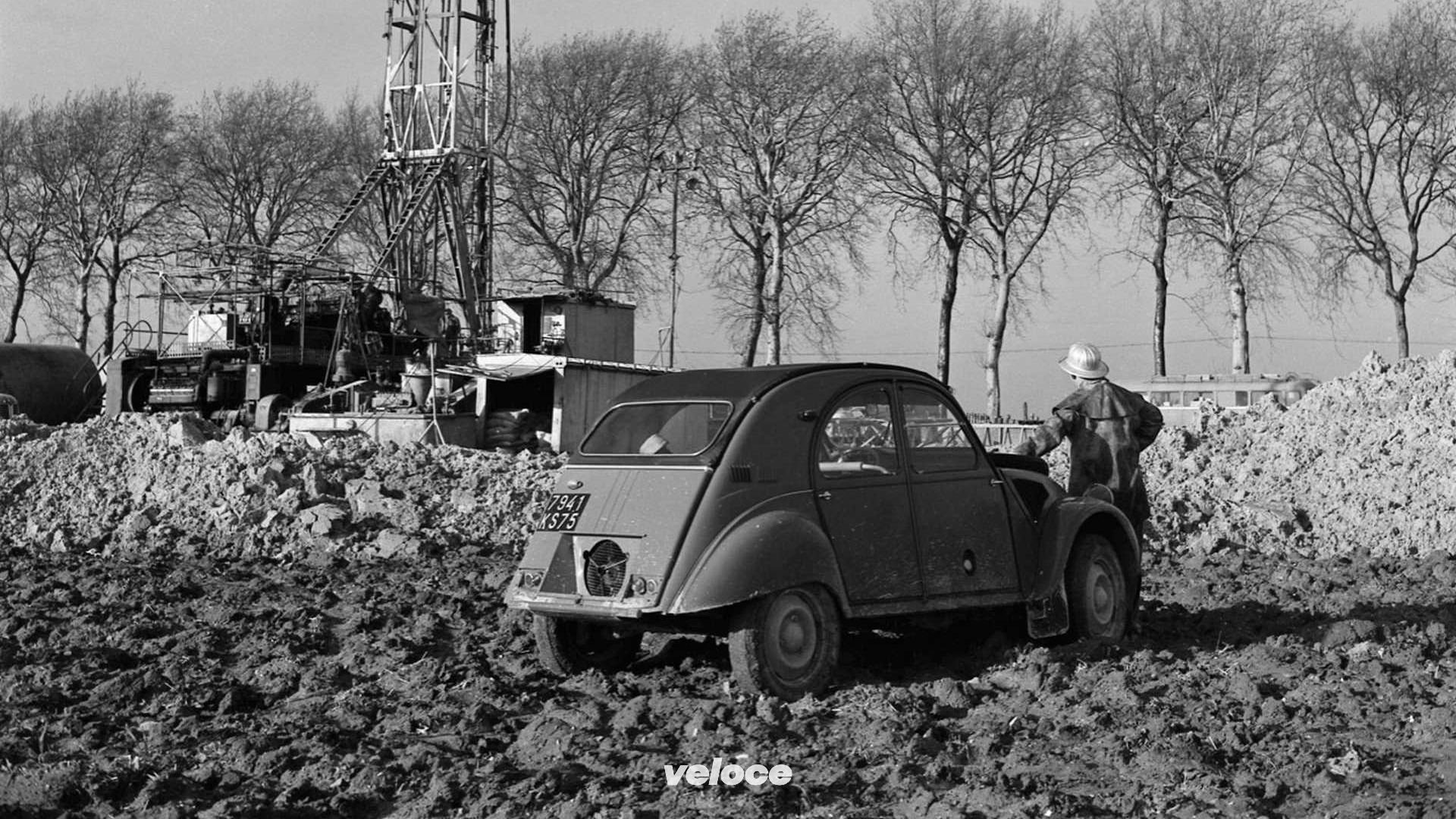 citroen_2cv_sahara_1960_bimotore_twin-engine_veloce_8 citroen_2cv_sahara_1960_bimotore_twin-engine_veloce_8