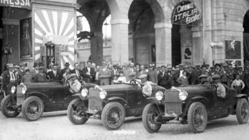 Adriano Scoffone_temerari strade bianche_la corsa in piazza Adriano Scoffone_temerari strade bianche_la corsa in piazza