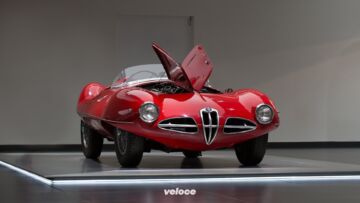 Alfa Romeo cofani aperti
