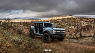 Ford_Bronco_4dr_02