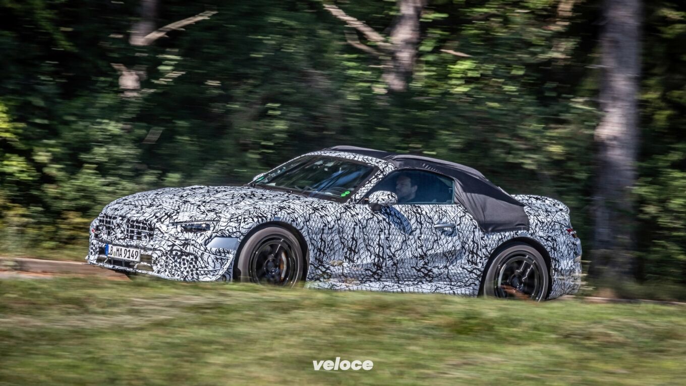 Nuova Mercedes SL: avrà il tetto in tela Nuova Mercedes SL: avrà il tetto in tela