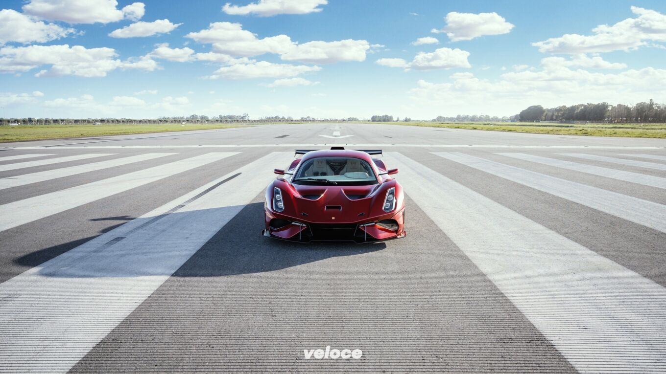 Brabham BT62R: l’auto da corsa va in strada Brabham BT62R: l’auto da corsa va in strada