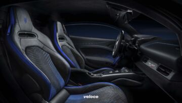 Per accogliere comodamente guidatore e passeggero e trattenerli nelle curve più veloci, la Maserati si è affidata all'azienda italiana Sabelt. Che per la MC20 ha realizzato due sedili a guscio in materiale composito: leggeri, ma comunque dotati delle confortevoli regolazioni elettriche e supporto lombare