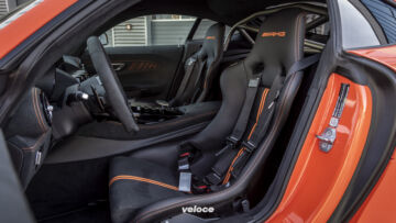 GT Black Series,magmabeam, Leder Exklusiv Nappa / Mikrofaser DINAMICA – schwarz
//
GT Black Series,magma beam,Exclusive nappa leather / DINAMICA microfibre – blackAMG GT Black Series:
Kraftstoffverbrauch kombiniert 12,8 l/100 km, CO2-Emissionen kombiniert 292 g/km
//
AMG GT Black Series:
Combined fuel consumption 12,8 l/100 km, combined CO2 emissions 292 g/km GT Black Series,magmabeam, Leder Exklusiv Nappa / Mikrofaser DINAMICA – schwarz
//
GT Black Series,magma beam,Exclusive nappa leather / DINAMICA microfibre – blackAMG GT Black Series:
Kraftstoffverbrauch kombiniert 12,8 l/100 km, CO2-Emissionen kombiniert 292 g/km
//
AMG GT Black Series:
Combined fuel consumption 12,8 l/100 km, combined CO2 emissions 292 g/km