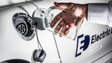 Mercedes Museum lezioni benzina 0 Mercedes Museum lezioni benzina 0