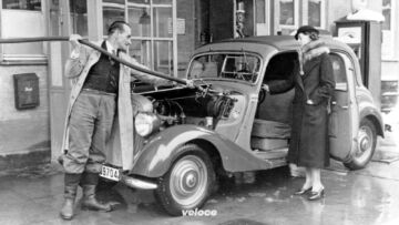 Mercedes Museum lezioni benzina 4 Mercedes Museum lezioni benzina 4