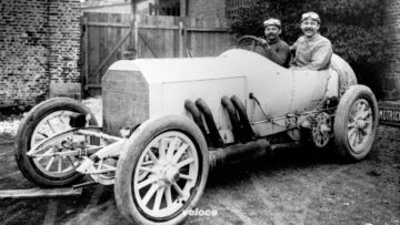 Mercedes Museum lezioni casco cuffia in pelle 1 Mercedes Museum lezioni casco cuffia in pelle 1