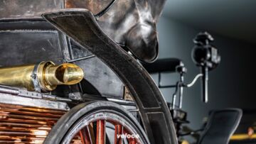 Mercedes Museum lezioni parafango 2 Mercedes Museum lezioni parafango 2