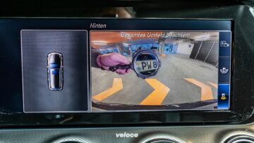 Mercedes Museum lezioni specchietto retrovisore1 Mercedes Museum lezioni specchietto retrovisore1