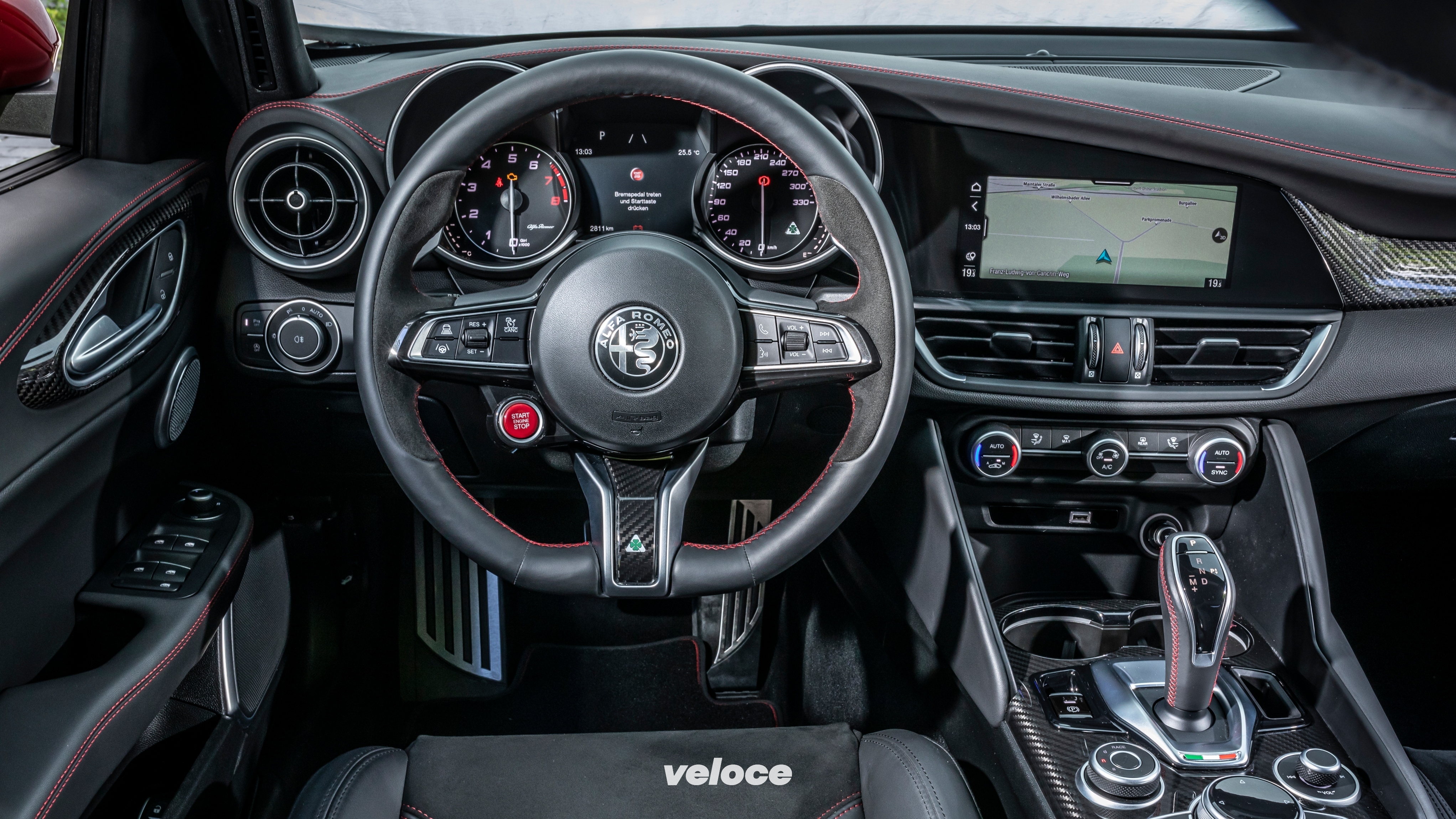 Alfa-Romeo-Giulia-Quadrifoglio-14