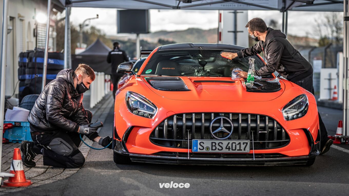 AMG GT Black Series: il backstage del record AMG GT Black Series: il backstage del record