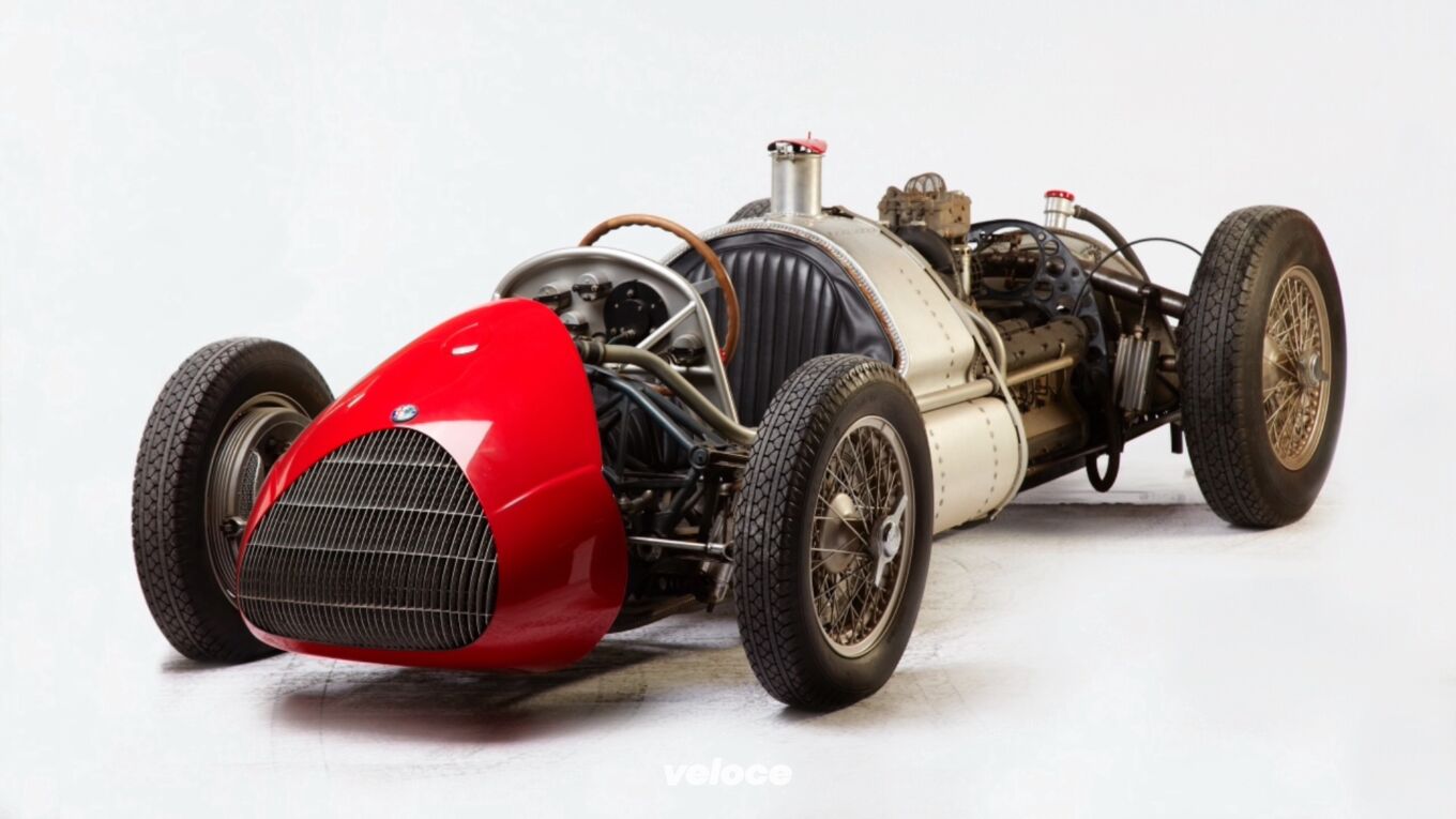 Alfa Romeo Firsts: nasce il boxer a 12 cilindri Alfa Romeo Firsts: nasce il boxer a 12 cilindri