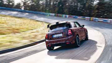 Mini John Cooper Works elettrica vista posteriore