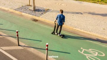 Audi e-tron Scooter – functionality and style for the last mile: With a new e-scooter concept, Audi is responding to the urban trend towards multi-modal mobility. The Audi e-tron Scooter, combining the advantages of the electric scooter and the skateboard, is designed for sporty riders. To be transported by car, bus or train, the twelve-kilogram (26-pound) e-scooter can be folded up and conveniently stored in the back of the car, or if preferred pulled like a trolley. Above all, the Audi e-tron Scooter stands out thanks to its handling, which is like surfing waves.