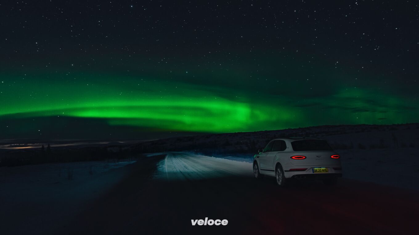 Alla ricerca dell’aurora boreale. In Bentley Alla ricerca dell’aurora boreale. In Bentley