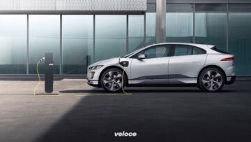 Jaguar_I-PACE_21MY_Exterior_Charging_Indus Silver_02.06.20_002 Jaguar_I-PACE_21MY_Exterior_Charging_Indus Silver_02.06.20_002